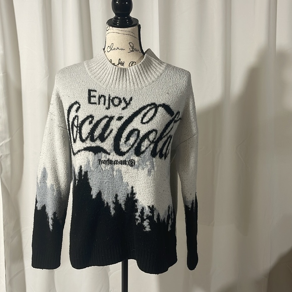 VINTAGE H&M COCA COLA SWEATER. XS